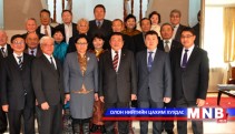  Ерөнхийлөгчийн гарын бэлгийг гардууллаа