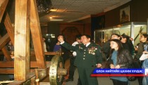 Жуулчид цэргийн музейг үзнэ