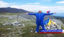 Дуучин Т.Дэлгэрмөрөн ээжийнхээ чандарыг нутагт нь онголжээ