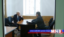 Шилэн хаалгатай, камержуулсан тусгай өрөөнд иргэдийг хүлээн авч байна