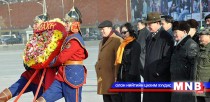 Жанжин Д.Сүхбаатарын хөшөөнд хүндэтгэл үзүүлэв