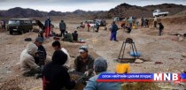 Гацууртын ордод 1000 гаруй гар аргаар алт олборлогч оржээ 