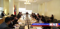 Гэр хорооллын гудамж, замуудын халтиргаа гулгааг цэвэрлэнэ
