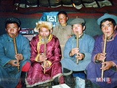 Цуур хөгжмийг эргэн сэргээж байна