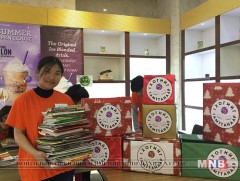 “Нэг хог нэг амттан” аянд зориулж 2000 орчим ном, 500 гаруй кг чихэр цуглуулжээ