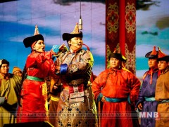 “Учиртай гурван толгой” дуурийн дүрийг сонгон шалгаруулж байна