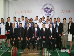 Ерөнхий сайд хүндийн өргөлтийн тамирчидтай уулзлаа 