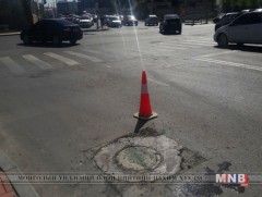 Худгуудын тагийг замын түвшинтэй тохируулах ажлыг хийж байна