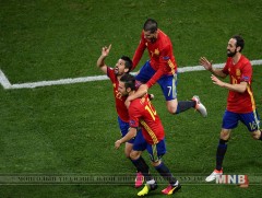 Эхний үед Испаничууд тэргүүллээ