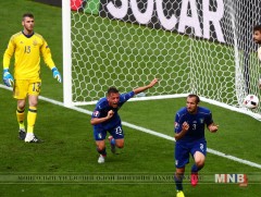 Испаничууд довтлохоос өөр замгүй боллоо