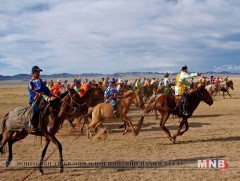Найман зууныг элээсэн Монгол наадмаа эвийн түшигтэй тэмдэглье 