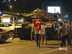 Турк улсад болж буй үйл явдлыг шууд дамжуулж байна