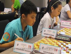 Р.Манлай, М.Нандинцэцэг нар тэргүүлж байна