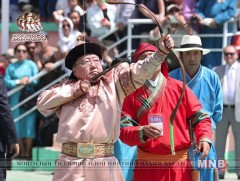 Монгол Улсын Ерөнхийлөгч сурын талбайд зочилж дуут сумаар харвалаа