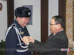 Хууль зүйн сайд 33 албан хаагчийг шагналаа