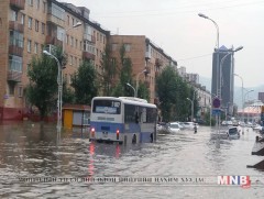 Үерийн улмаар өчигдөр 869 дуудлага иржээ