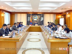 “Сайн хашаа”, “Сайн оюутан”, “Сайн малчин”, “Сайн хувьцаа” хөтөлбөрийг  зогсоолоо