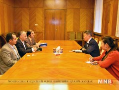 Эмпати сургуулиудын удирдах зөвлөлийн даргатай уулзав