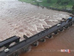 Хурдны замны гүүр нурсаны улмаас 22 хүн ор сураггүй алга болжээ