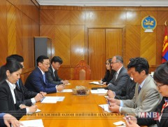 Гадаадын хөрөнгө оруулагчдын итгэлийг эргэж сэргээхэд анхаарахыг зөвлөлөө