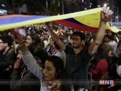 Колумбын Засгийн газар босогчдын бүлэглэлтэй энхийн гэрээ байгууллаа 