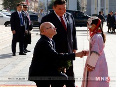 Жиофф Рэганыг угтан мэндчиллээ