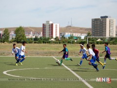 Өсвөрийн хөл бөмбөгчид Унгарт суралцана