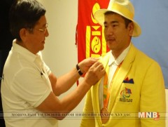 Паралимпийн тамирчдад энгэрийн тэмдэг, батламж гардууллаа