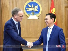Ерөнхий сайд Ж.Эрдэнэбат  Дэлхийн банкны Монголыг хариуцсан захирал Берт Хофманыг хүлээн авч уулзлаа