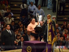 Озэки Гоэйдо нэг ч унаагүйгээр эзэн хааны цом хүртлээ