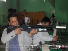 Буудлагын спортоор ахмадууд өрсөлдөж байна