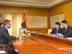 Шадар сайд У.Хүрэлсүх Хенк Де Паувыг хүлээн авч уулзлаа