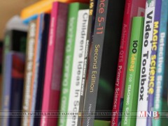 Номын хуудсыг нээхгүйгээр уншдаг төхөөрөмж бүтээжээ