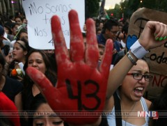 Сураггүй болсон оюутнуудын ар гэрийнхэн жагсаал хийжээ 