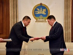 ААН-ийн орлогын албан татварын тухай хуульд нэмэлт, өөрчлөлт оруулах тухай хуулийн төслийг өргөн м..