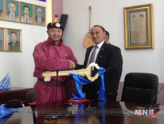 Б.Баатарцол хоёр өрөө байраар шагнуулав 