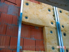 Байгалийн чулууг боловсруулж барилгын дулаалгын хөвөн гаргаж байна