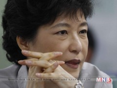 Ерөнхийлөгч Пак Гын Хэ-г огцрохыг шаардсан жагсаал болжээ 