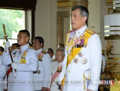 Хаан ширээ залгамжлах хугацааг хойшлуулахыг хүслээ