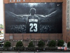 Кливленд хот дахь Лэброн Жэймсийн зурагт самбарыг шинэчилнэ