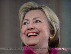 Нобелийн шагналтнууд Хиллари Клинтонг  дэмжихээ илэрхийллээ