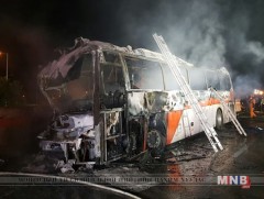Зорчигч  тээврийн  автобус шатсаны  уршгаар  10 хүн  амь насаа алджээ 