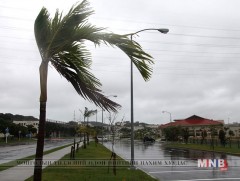 Чаба хар салхи Японыг дайран өнгөрч байна