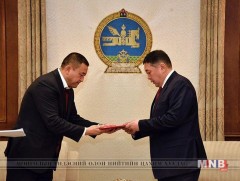 Хууль, тогтоолын төслүүдийг УИХ-д өргөн мэдүүллээ