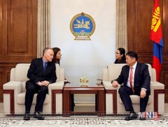 Их Британийн Хөдөлмөрийн намын төлөөлөгчидтэй уулзав