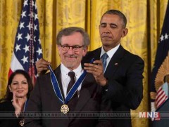 Барак Обама 21 хүнийг эрх чөлөөний одонгоор шагнажээ