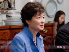 Ерөнхийлөгч Пак сөрөг хүчний намын тэргүүнтэй уулзана