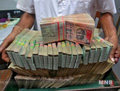 Энэтхэгт зарим мөнгөн дэвсгэртийг гүйлгээнээс хасч байна