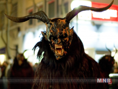 Австрид  зул сарын баярт зориулсан  Крампус мангасуудын  баяр боллоо