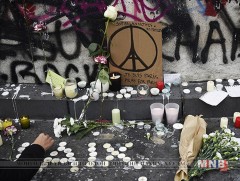 Парисын халдлагын хохирогчдын дурсгалыг хүндэтгэлээ